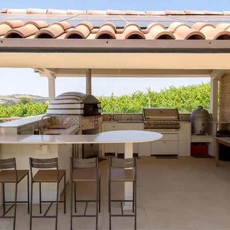 Tenuta Marino - Con Piscina Privata Tra I Vigneti Delle Marche *