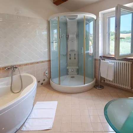 Tenuta Marino - Con Piscina Privata Tra I Vigneti Delle Marche Monterado